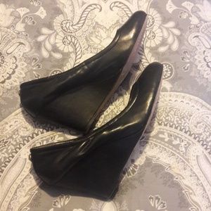 Vince Camuto round toe wedged pumps